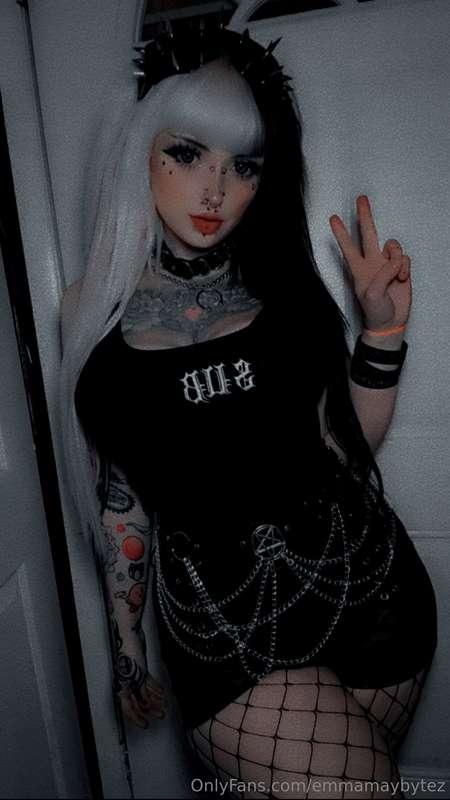 Squirting content/velma cosplay is coming this week go check..