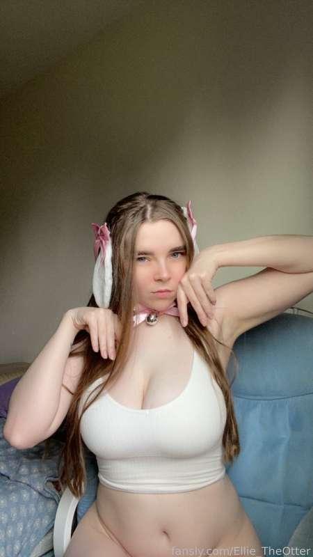 ellie_grau image #3