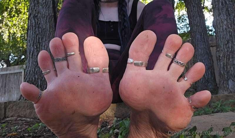 My feet are in desperate need of kisses..!!!