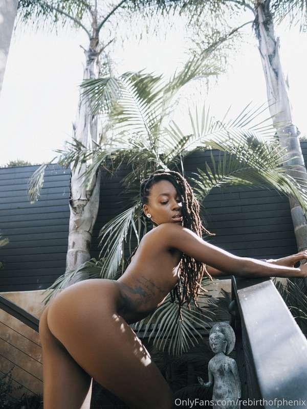 Would you go on a vacation with me ? 💦💦

Photos by @ohrangut..