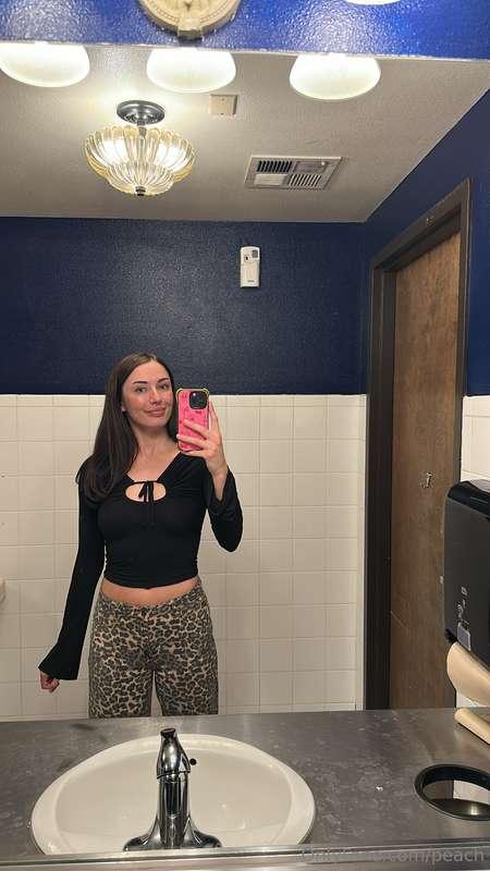 Would you say hi if you saw me? 🥰