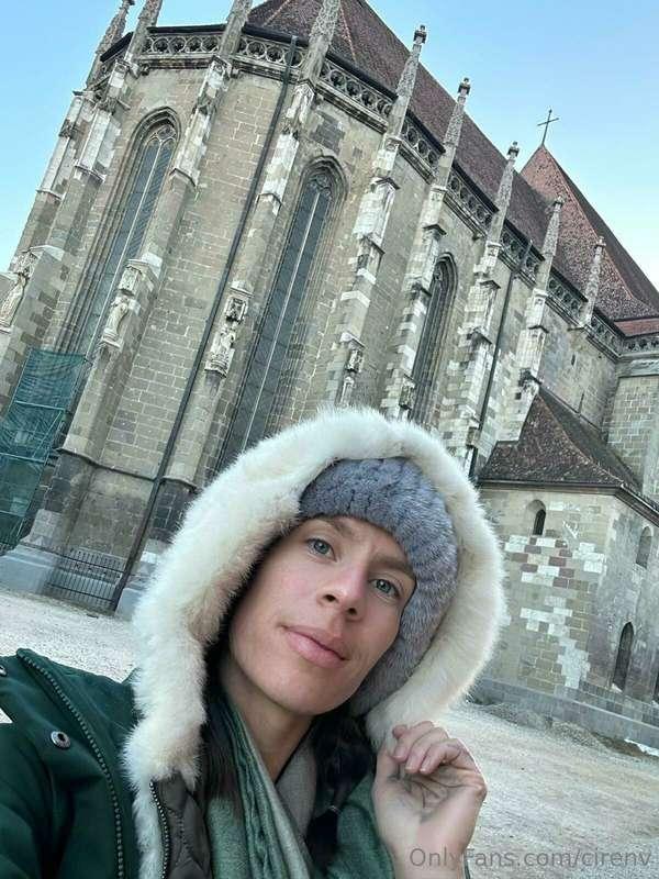 Exploring the grounds. 🏰🧛‍♂️