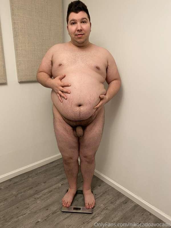 Damn I’m getting chubby as FUCK . My belly so jiggly now