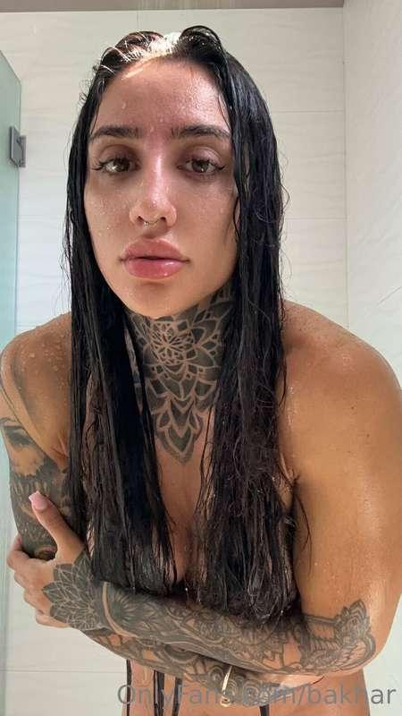 The things that just happen in my shower just now 🐱💦 CHECK Y..