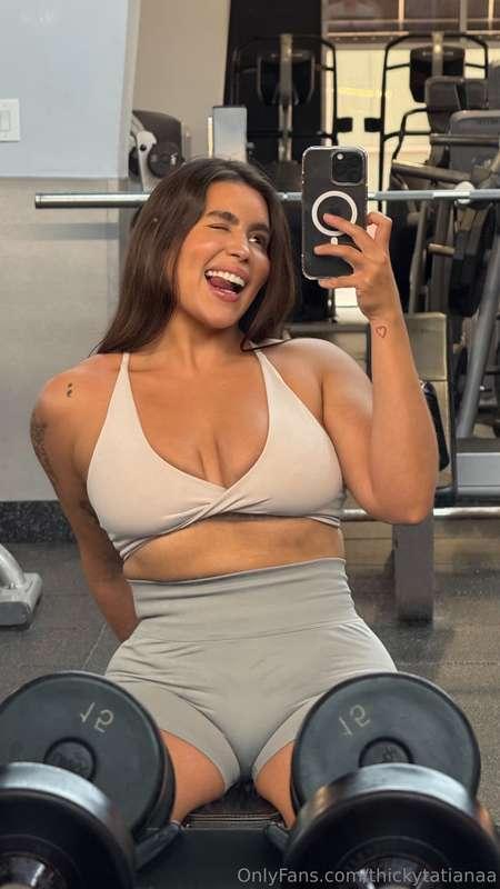 your fave freaky latina just clocked in 😛