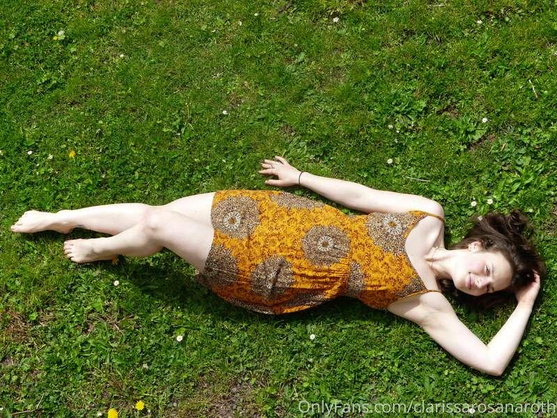 Just being happy to feel the sun on my skin. #dreaming ✨ Fot..