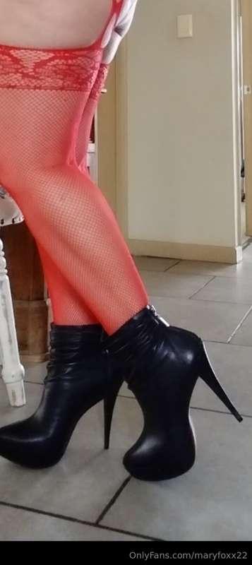 Shoes for you daddy! 🫦🫦🫦🥵🌋🌋