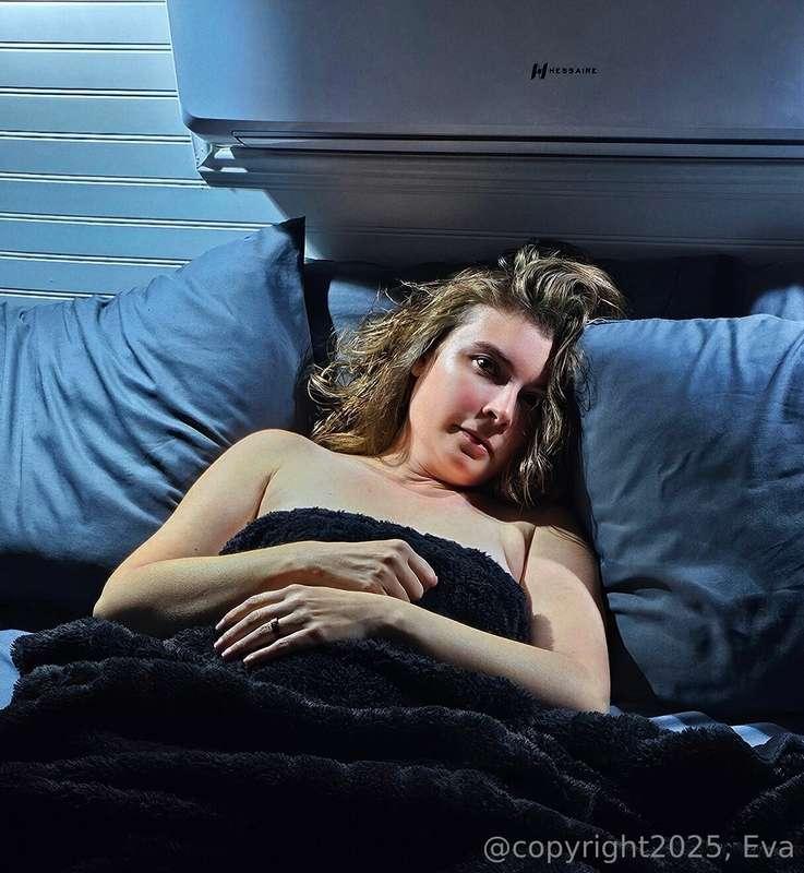 Time for bedNude, ass up, spread.You want to see?