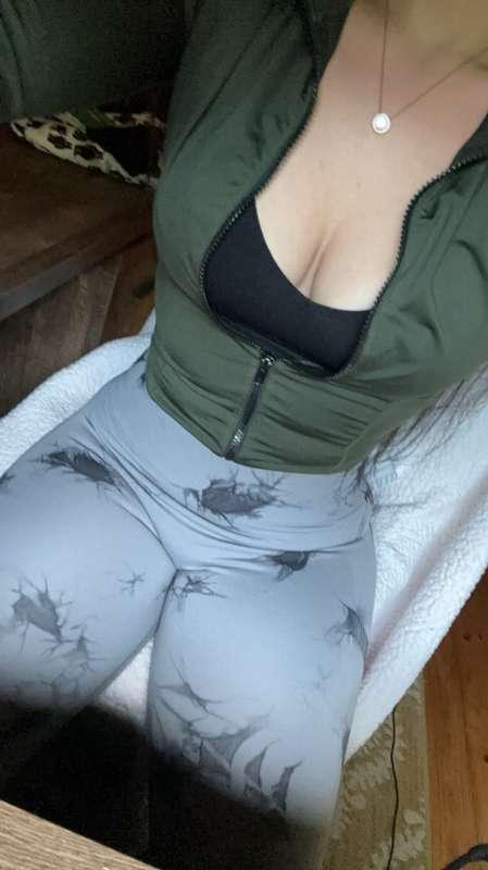 So slim thick… hehehe feeling naughty… 🙈🥰