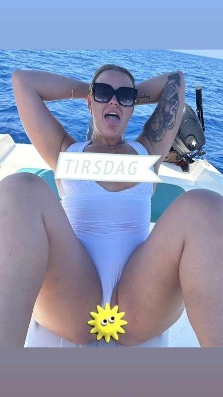 NAKENSHOOT FRA BÅTTUR I RHODOS UTE PÅ PROFILEN , 80% TIL GAM..