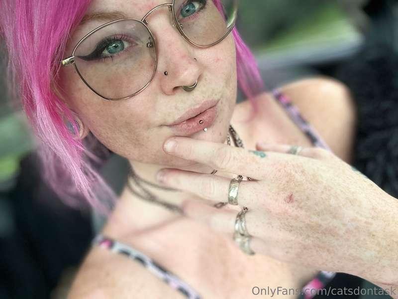 On my way to a photoshoot, any guesses what style we’re goin..