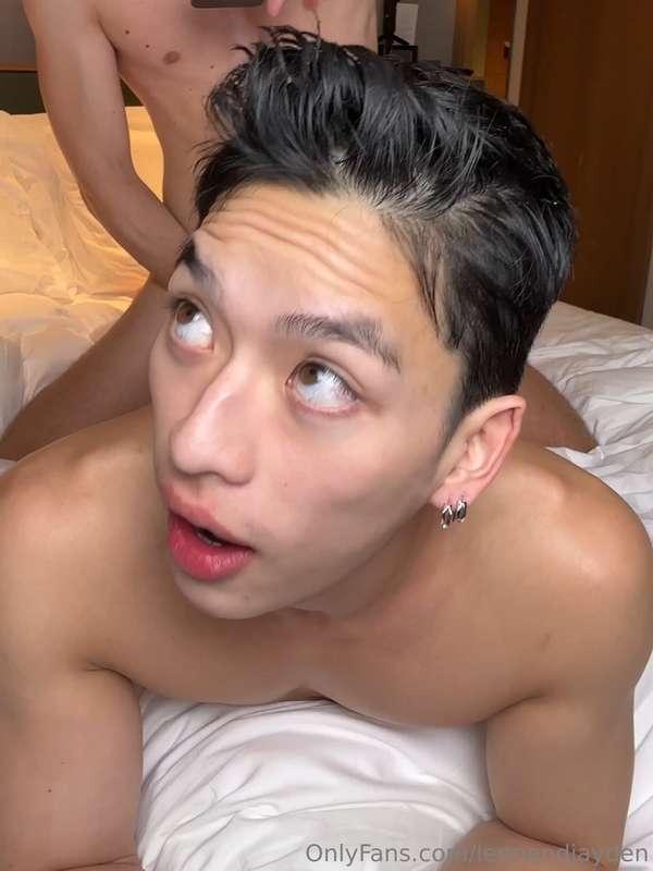 When his first threesome is like this 🥵❤️🔥 we could do this ..