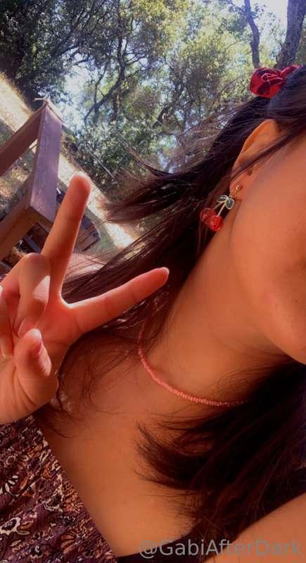 eee!! i got some cute cute cute cherry earrings in the mail,..