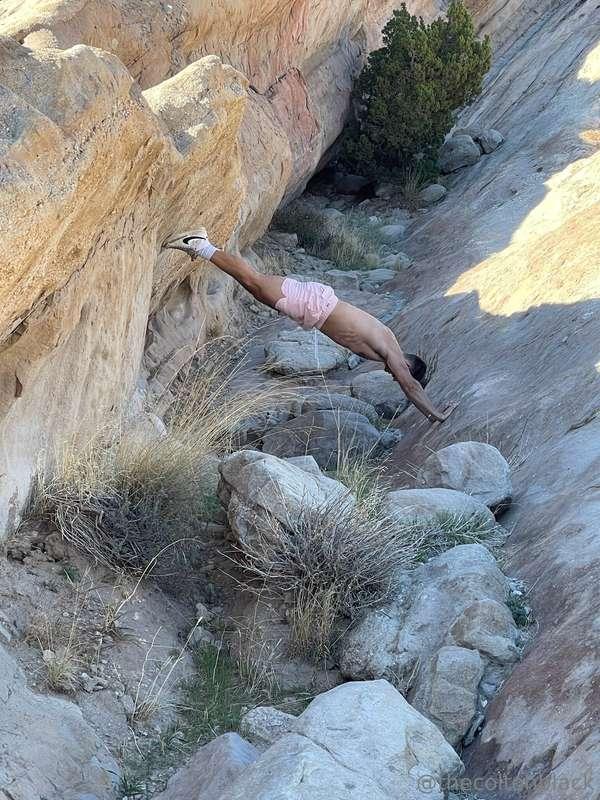 I wonder what it’s like to get a bj in this position? 😈