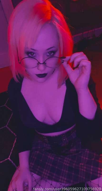  I really do like pink hair on me! Hope you guys enjoy this photoset. 💖