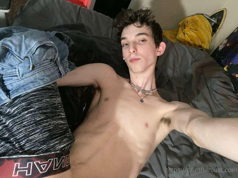 Come lay w me? 🥺