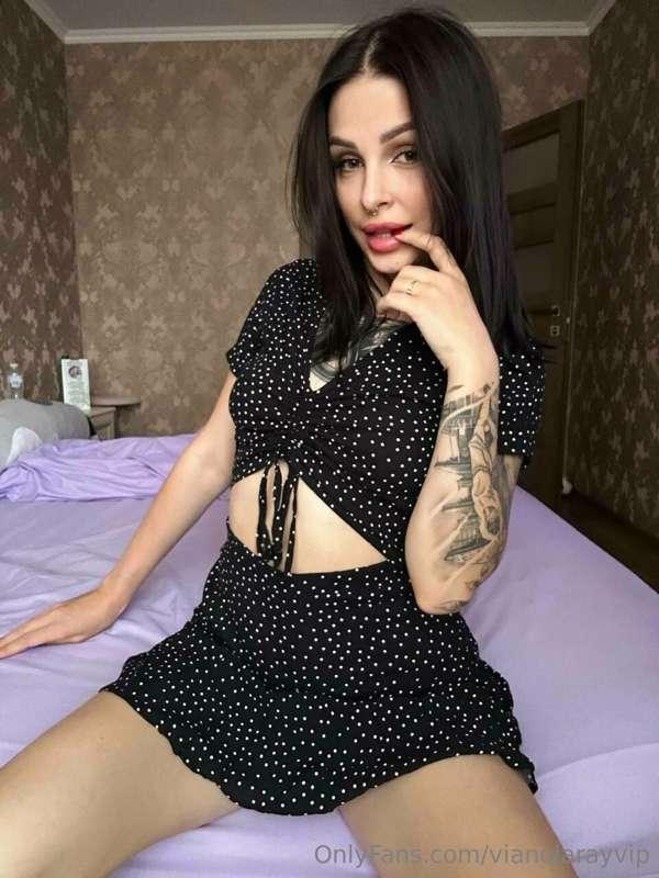 Look under your skirt😈