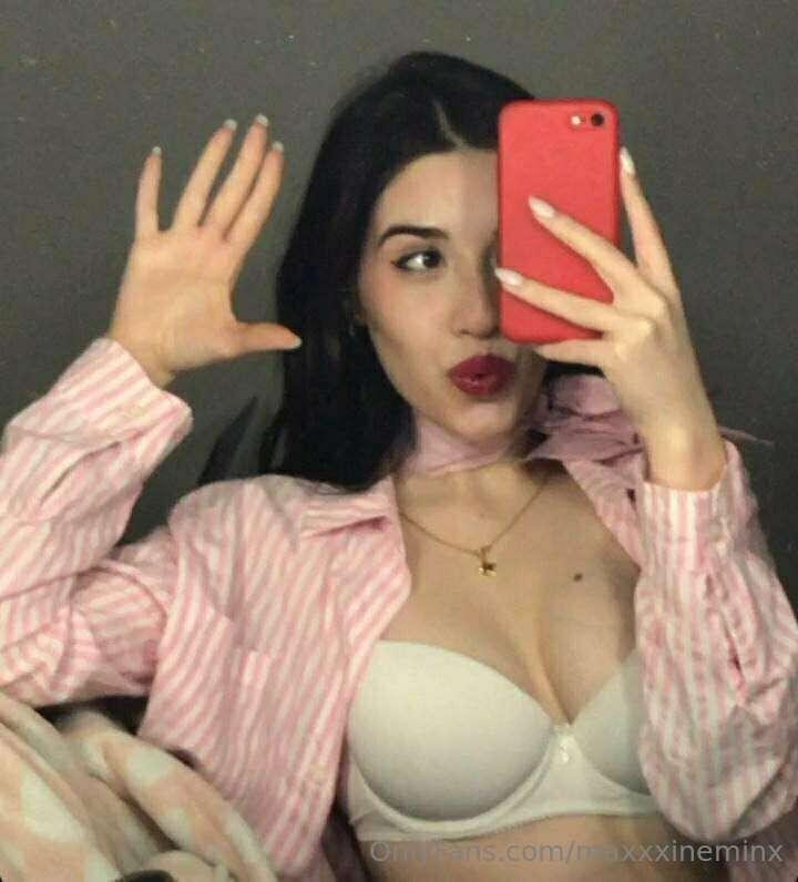 @sweetrossie @sweetrossie @sweetrossie

𝗥𝗼𝘀𝘀𝗶𝗲? 🌸 𝗢𝗵, 𝘀𝗵𝗲'𝘀 ..