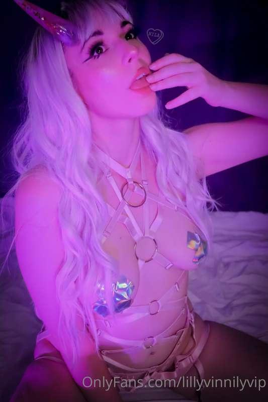 Hot, horny and ready to serve 😈

There is just something abo..