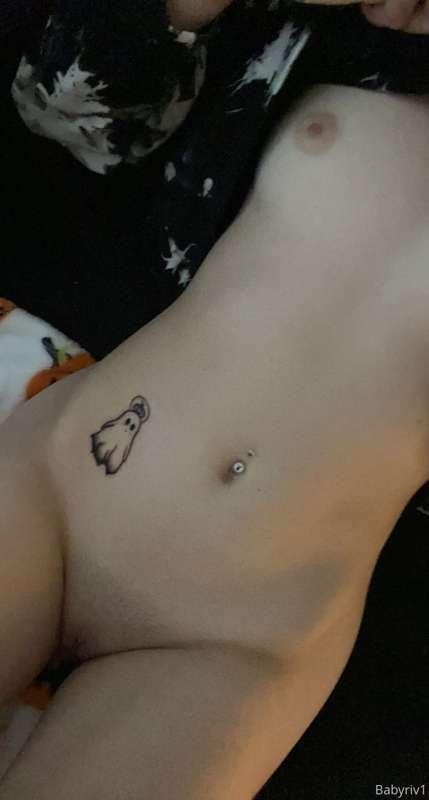 Who like my new tattoo? And of course my pussy 😋💦