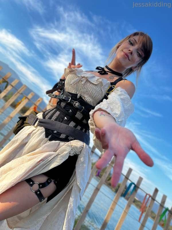 I went to ren faire!!!! It was sm fun. WEEEE.I actually thin..