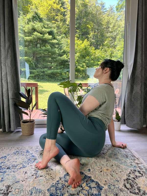Easing you into my new set 😉
It’s a really hot one 🥵