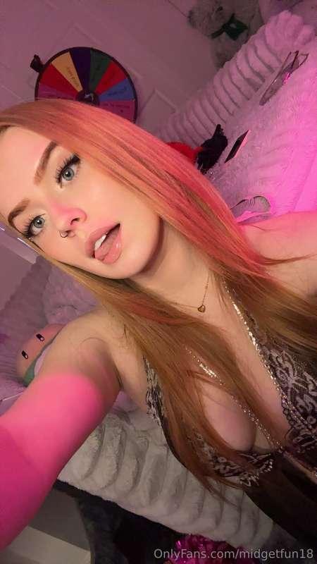 @aussiebabe19 is LIVE NOW 🤭💖 she loves anal and to get fucke..