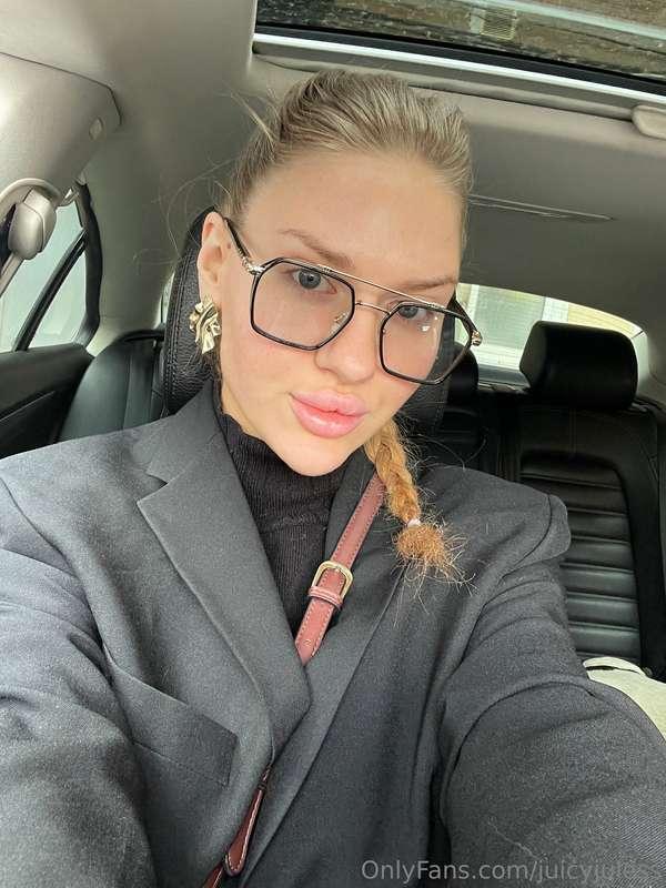 😜