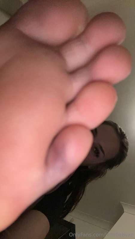 good evening from me and my broken(?) toe