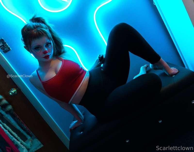Follow me here @scarlettclown <3