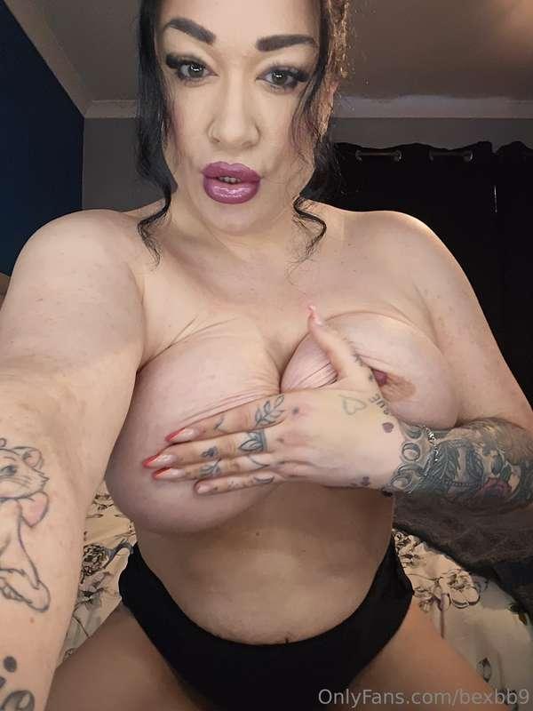 HUGE juicy titties 🔥💦