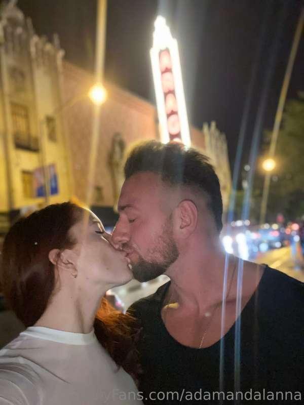 When love is in the air ❤ it just surrounds you 😍