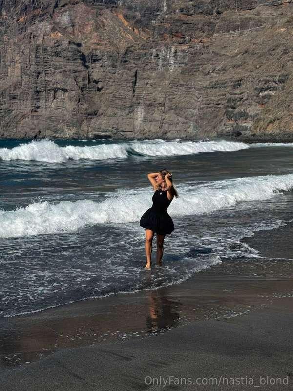 In front of me is an endless ocean, its storm and power remi..