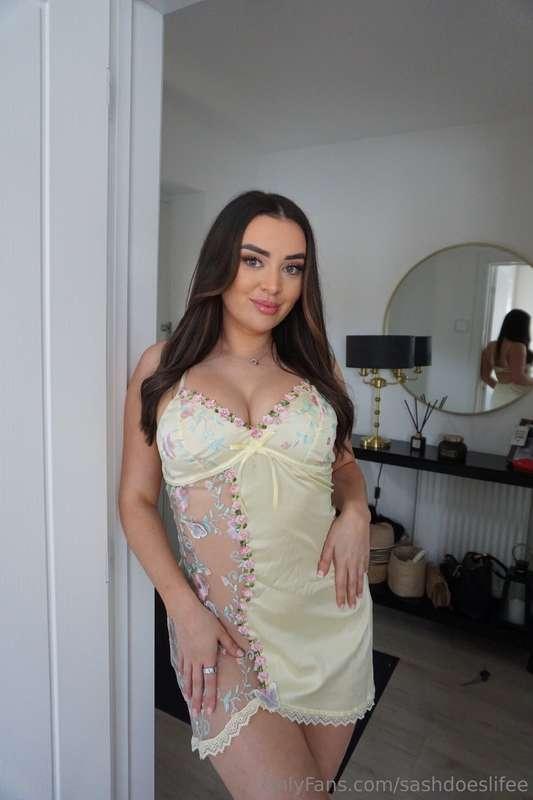 feeling cheeky today 🥹 wanna see what I’m hiding? @sxsha