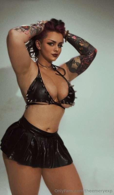 Every skirt is a mini skirt when you do leg day three times ..