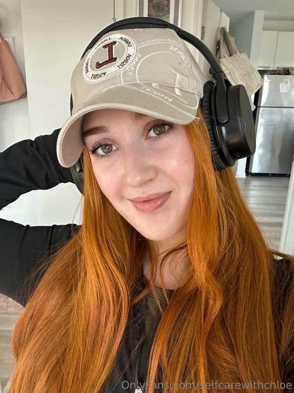 Who else listening to music 24/7 ?? 🙋🏼‍♀️🙋🏼‍♀️🩷 Tell me what..