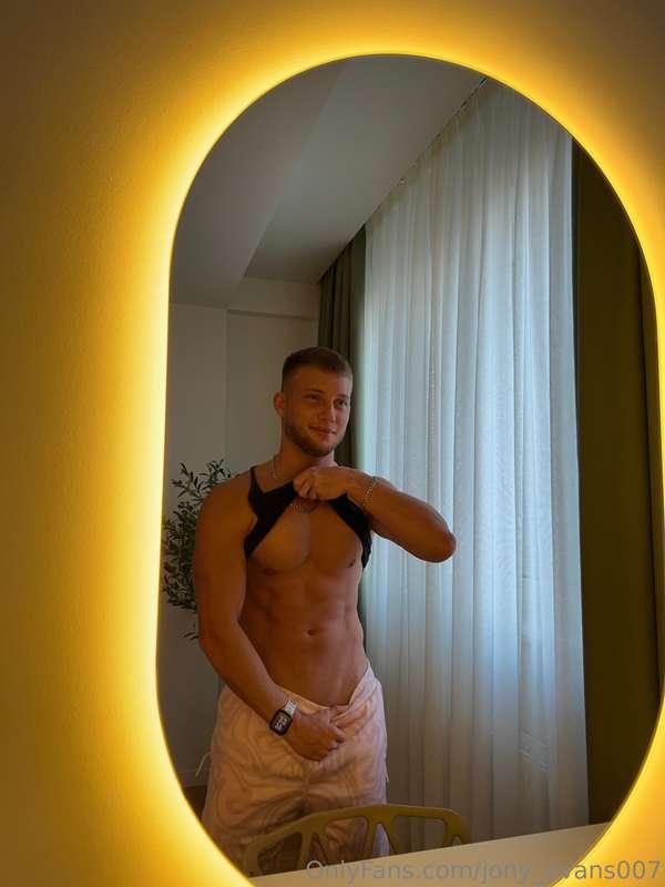OMG, it's so hot in my room, I wanna get stripped right now...