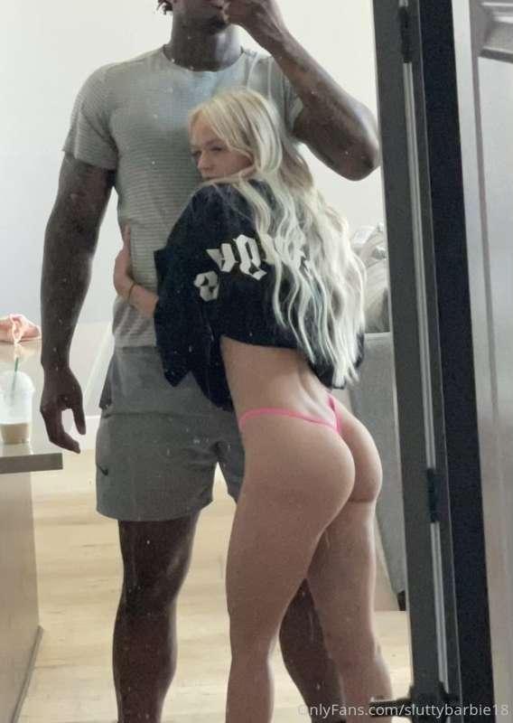 Guess what NFL player I’m fucking today 👀🧐😜