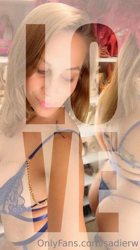 Blue is my favorite color. What’s yours? 😏 maybe I can wear ..