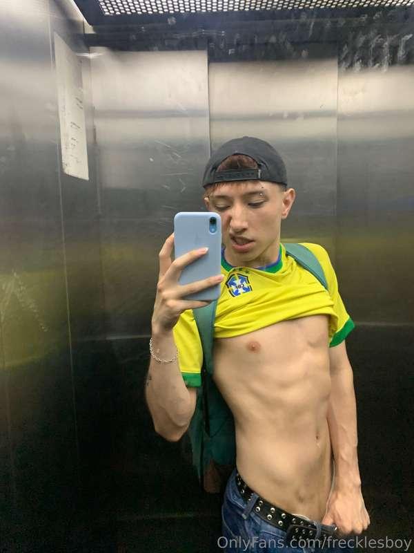 Who want's to do it in an elevator?❤️‍🔥