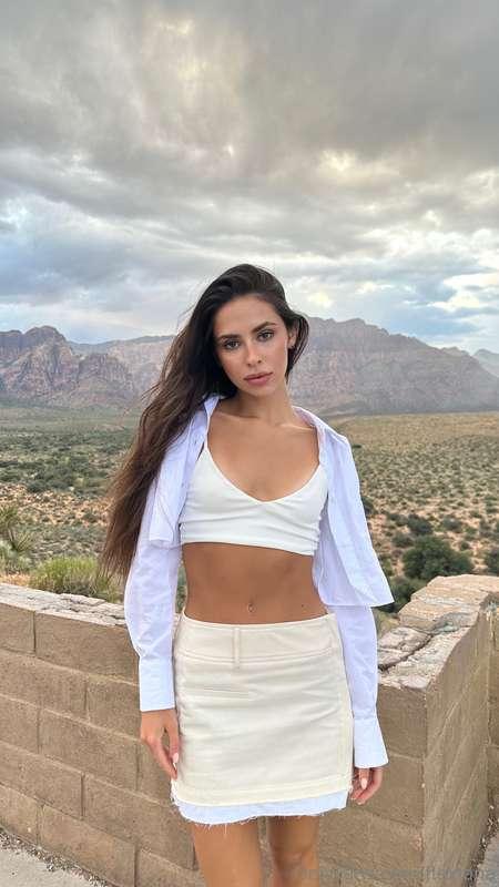 What's more breathtaking: the background or me? 😏