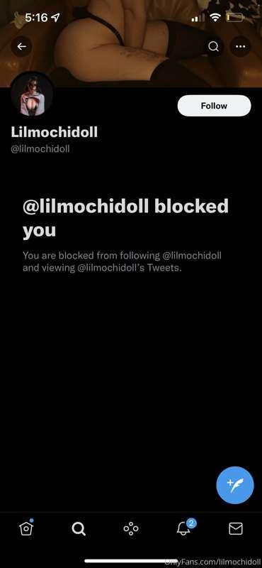 HELP!! guys can you mass report this! this is not my Twitter..