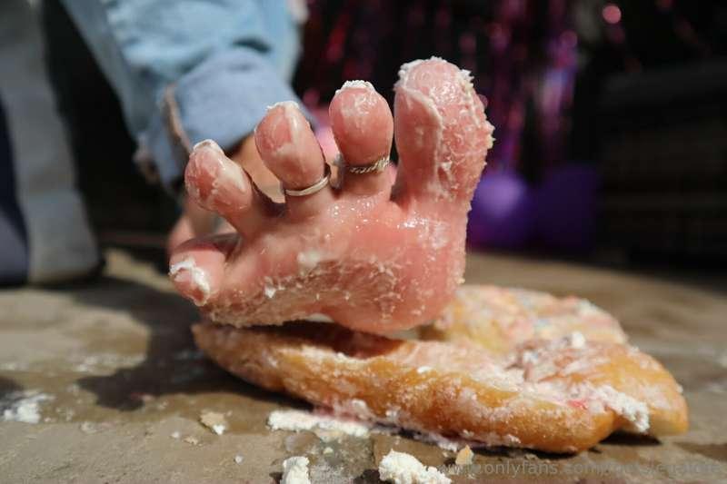 footsiegalore image #11