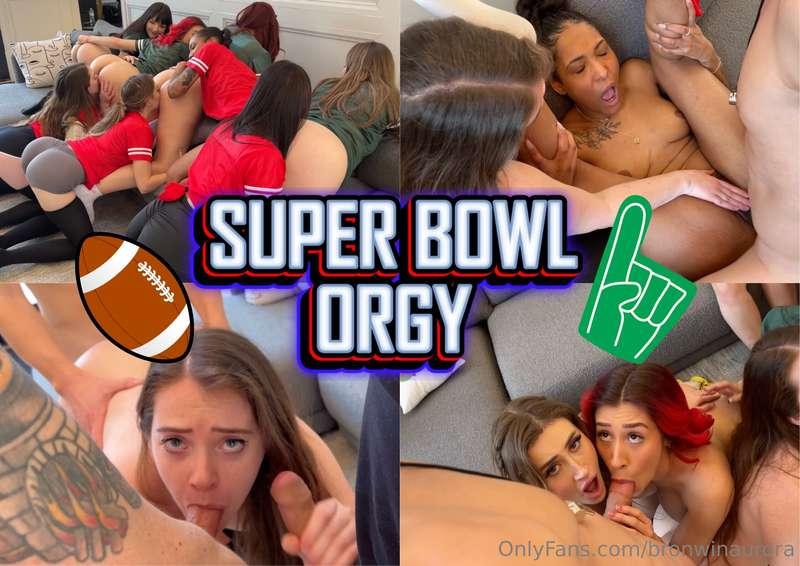 11 PERSON SUPER BOWL ORGY! + I FUCKED 3 GUYS AT ONCE!! 🏈💦
My..