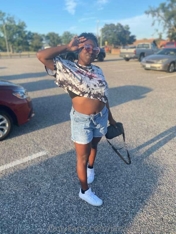 I’m sending out bathroom pics 😜 at the 🍃 bar 😈. Tip $3 or mo..