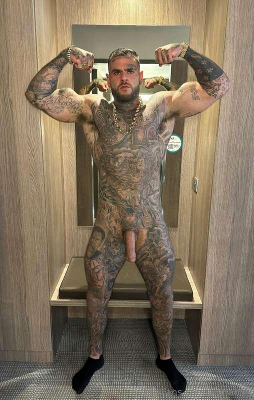 Meeet daddy in the hotel room I want you sucking my dick all..