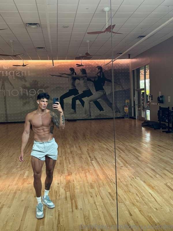 I’ve been working out just for you 💪