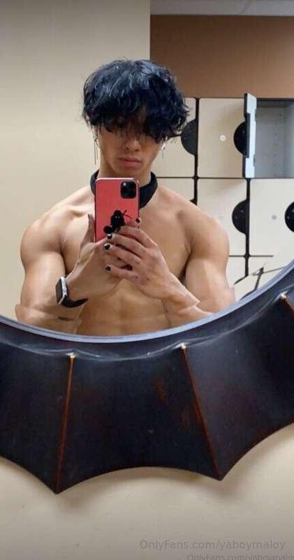 I feel very sexy naked in front of the mirror...