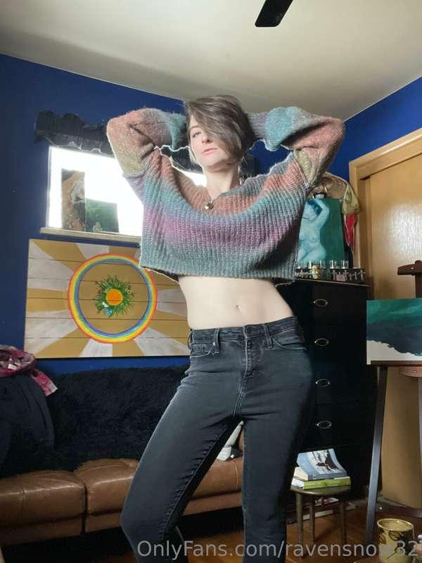 Do you like my new sweater? 🥰 

It has patented EZ Titty Acc..