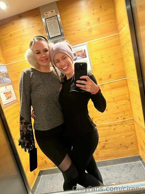 Two hotties having fun! ☺️✨☺️
@arnakarls